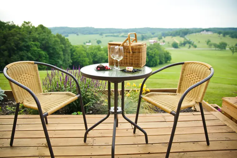 A table for two above the valley