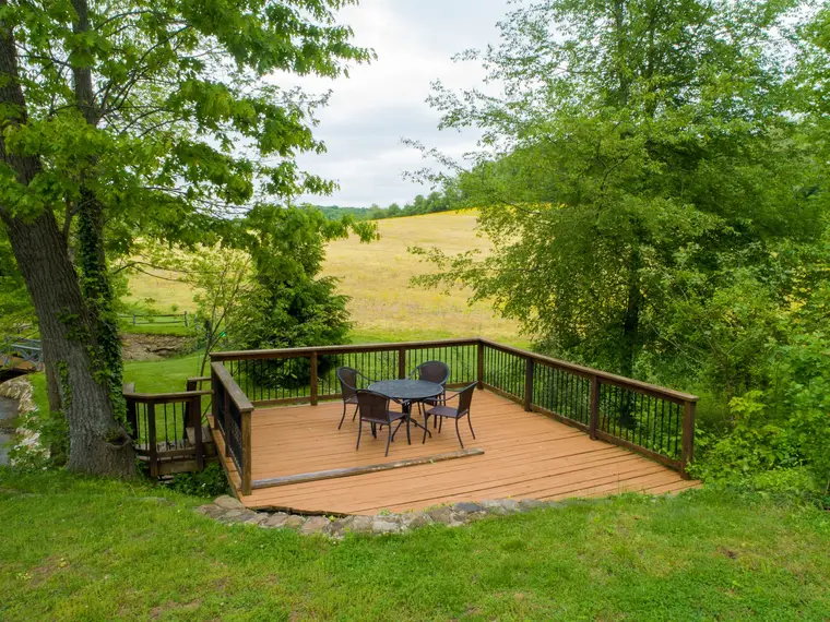 The deck above the valley
